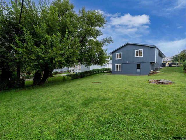 2232 S 42nd Street, Omaha, NE 68105