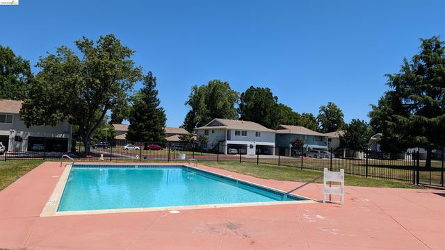 1387 Del Rio Cir B, Concord, CA 94518