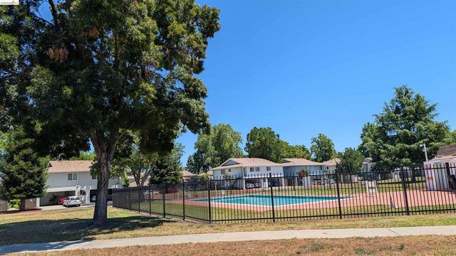1387 Del Rio Cir B, Concord, CA 94518