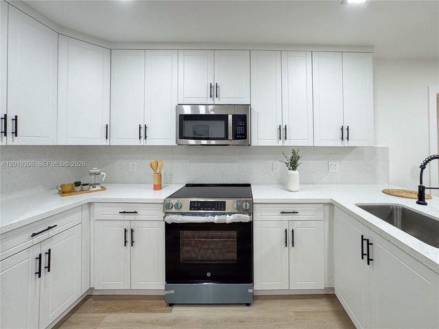60 NW 47th Ct, Oakland Park, FL 33309