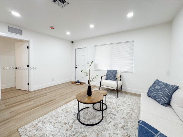 60 NW 47th Ct, Oakland Park, FL 33309
