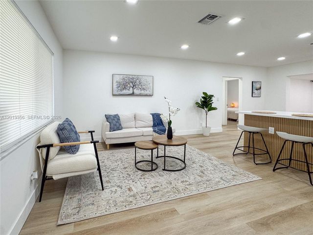 60 NW 47th Ct, Oakland Park, FL 33309