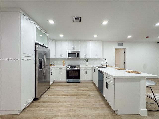 60 NW 47th Ct, Oakland Park, FL 33309