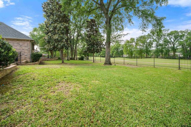 1701 Royal Oak Dr., Tyler, TX 75703