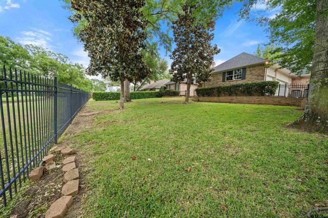 1701 Royal Oak Dr., Tyler, TX 75703