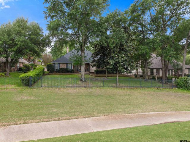1701 Royal Oak Dr., Tyler, TX 75703
