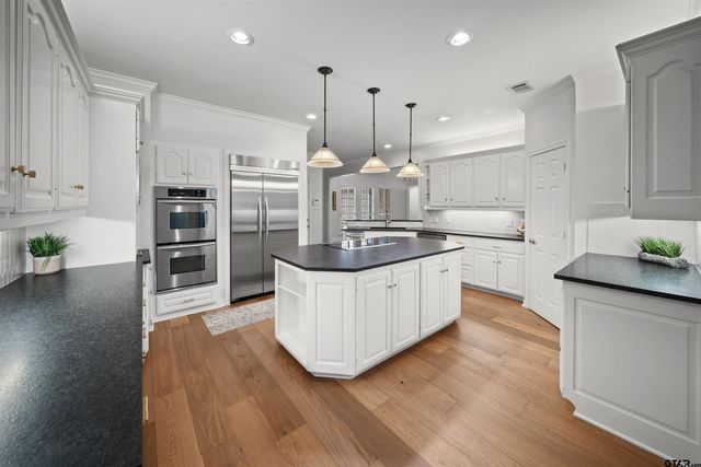 1701 Royal Oak Dr., Tyler, TX 75703