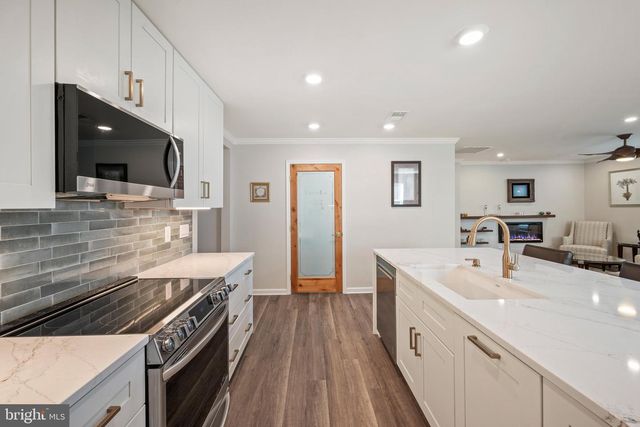 121 GRASMERE ST, Stephens City, VA 22655