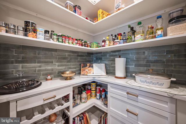 121 GRASMERE ST, Stephens City, VA 22655