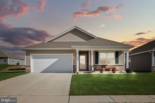 121 GRASMERE ST, Stephens City, VA 22655