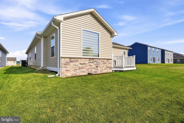 121 GRASMERE ST, Stephens City, VA 22655