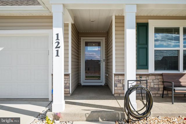 121 GRASMERE ST, Stephens City, VA 22655