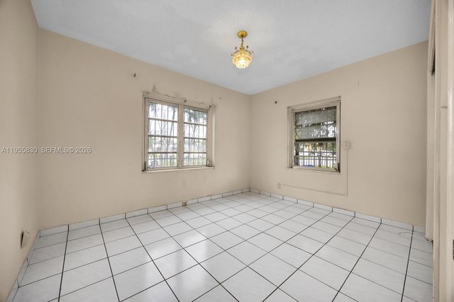 3500 NW 1st St, Miami, FL 33125