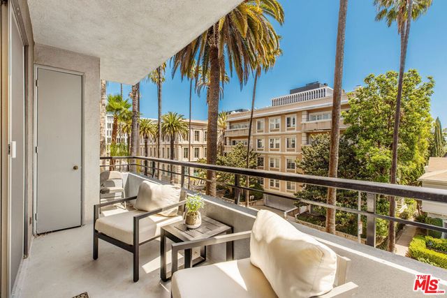 121 S Palm Drive 403, Beverly Hills, CA 90212