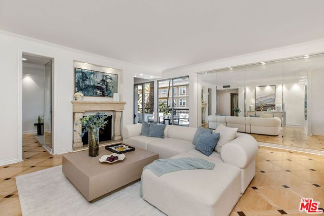 121 S Palm Drive 403, Beverly Hills, CA 90212