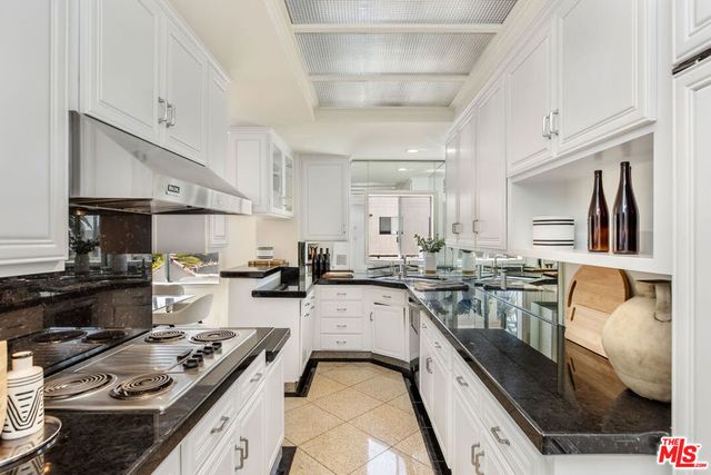121 S Palm Drive 403, Beverly Hills, CA 90212