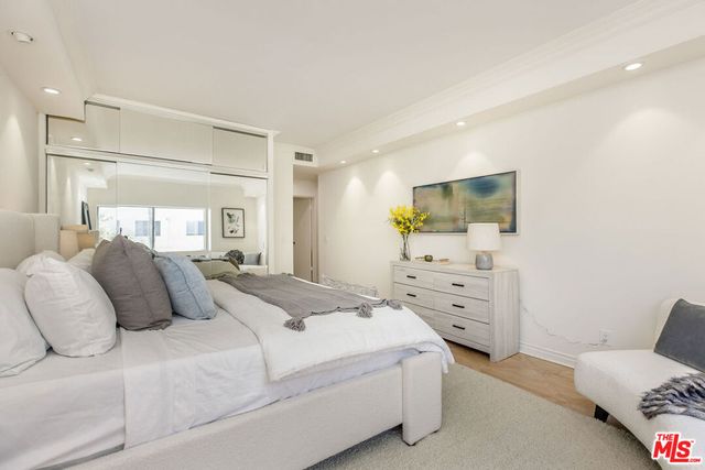 121 S Palm Drive 403, Beverly Hills, CA 90212