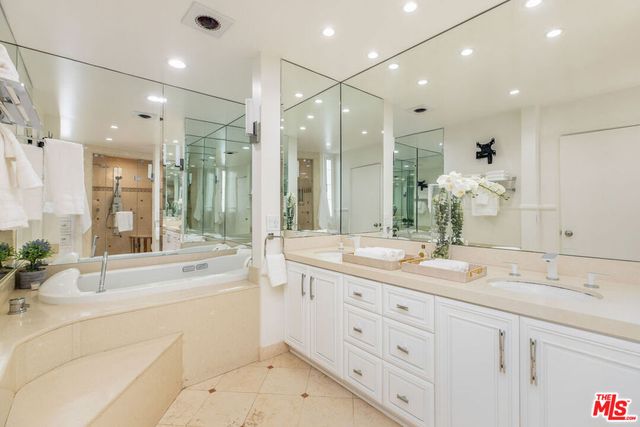 121 S Palm Drive 403, Beverly Hills, CA 90212