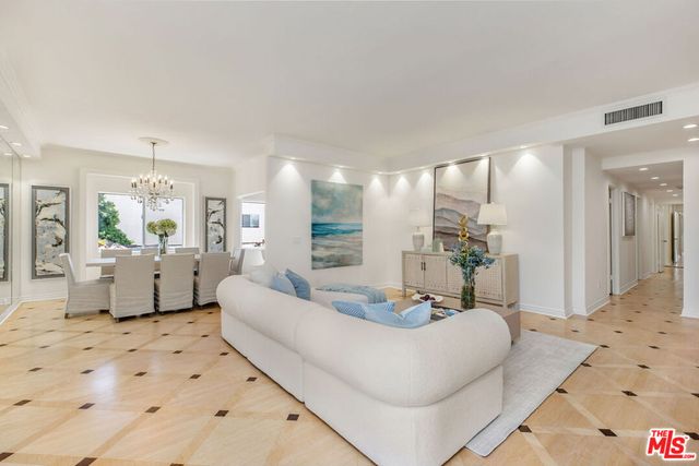 121 S Palm Drive 403, Beverly Hills, CA 90212