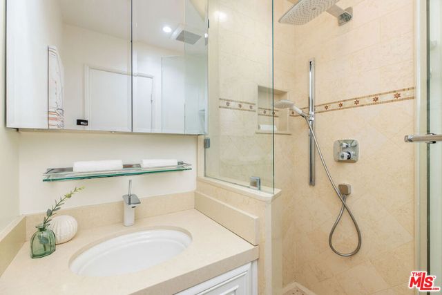 121 S Palm Drive 403, Beverly Hills, CA 90212