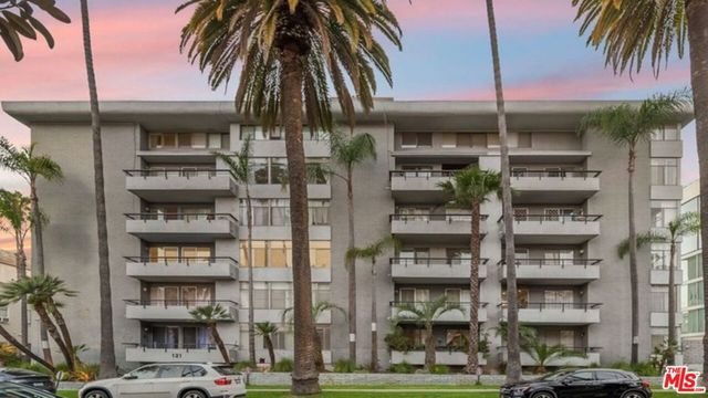 121 S Palm Drive 403, Beverly Hills, CA 90212