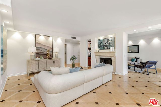 121 S Palm Drive 403, Beverly Hills, CA 90212