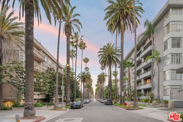 121 S Palm Drive 403, Beverly Hills, CA 90212