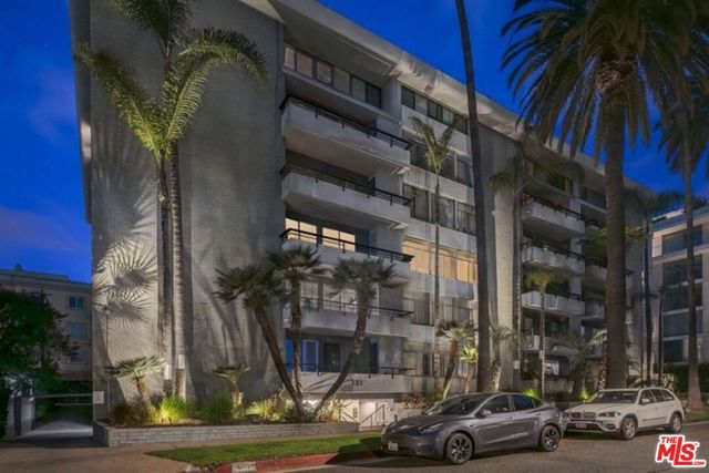 121 S Palm Drive 403, Beverly Hills, CA 90212
