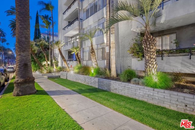 121 S Palm Drive 403, Beverly Hills, CA 90212
