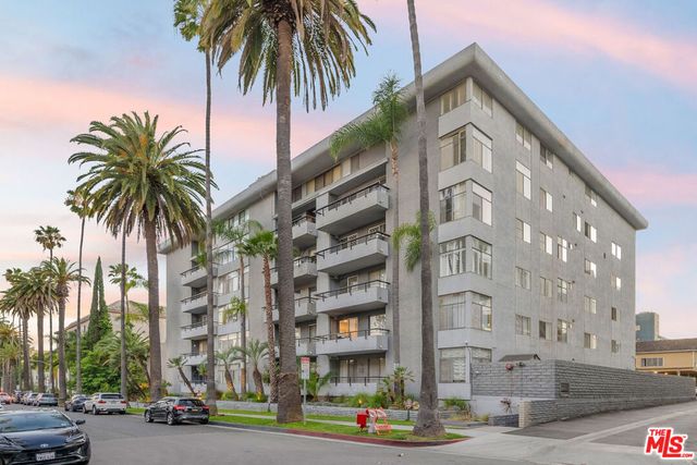 121 S Palm Drive 403, Beverly Hills, CA 90212
