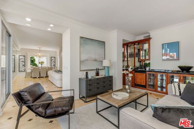 121 S Palm Drive 403, Beverly Hills, CA 90212