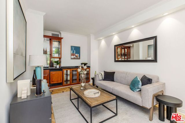 121 S Palm Drive 403, Beverly Hills, CA 90212