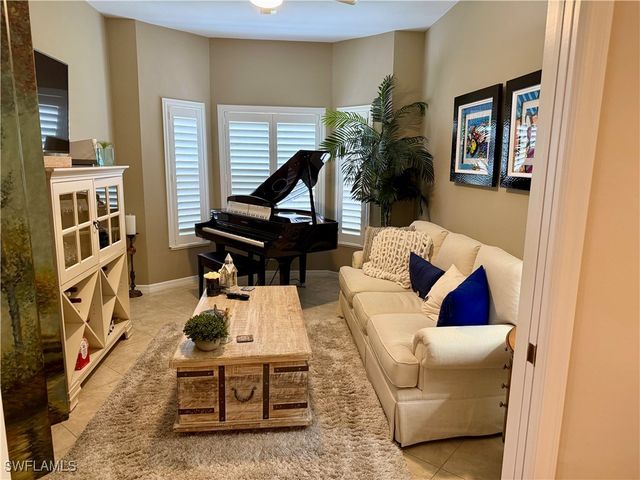 240 Via Perignon 9-1, Naples, FL 34119