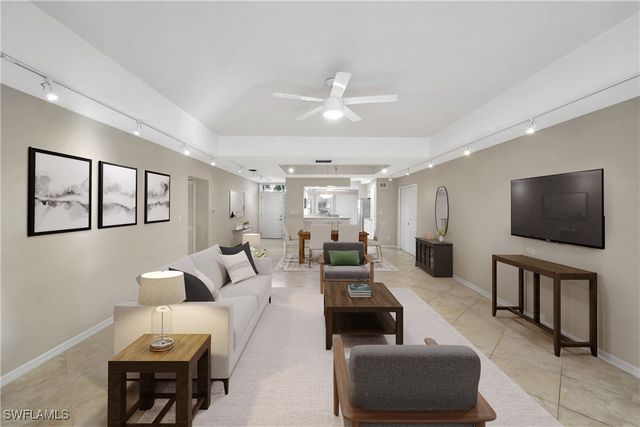 240 Via Perignon 9-1, Naples, FL 34119