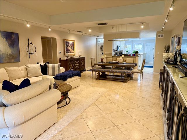 240 Via Perignon 9-1, Naples, FL 34119