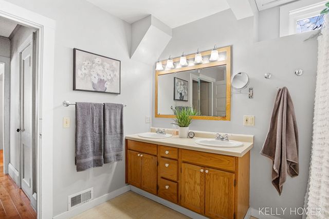 609 W Maple Street, Wayland City, MI 49348