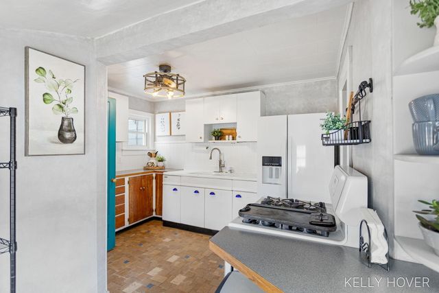 609 W Maple Street, Wayland City, MI 49348