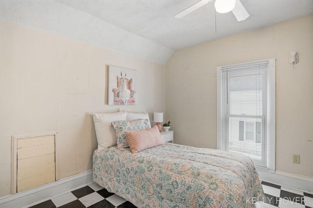 609 W Maple Street, Wayland City, MI 49348