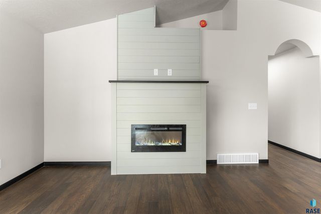 5301 E 63rd St Street, Sioux Falls, SD 57108