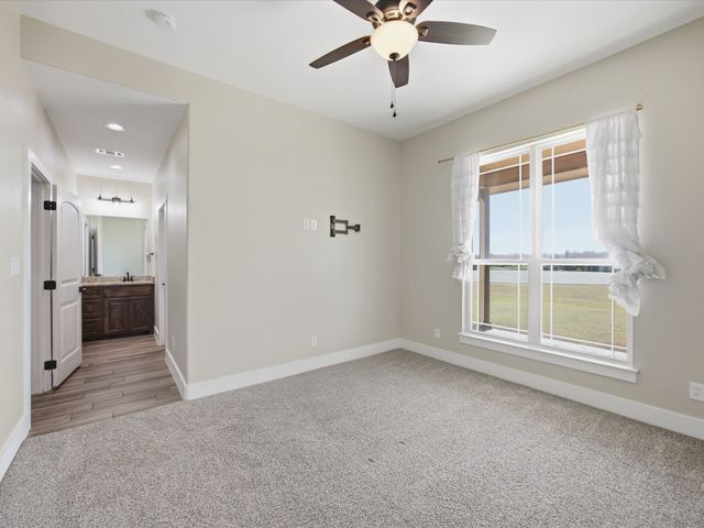 105 Carls Court, Boyd, TX 76023