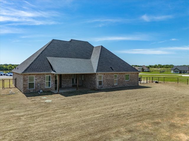 105 Carls Court, Boyd, TX 76023