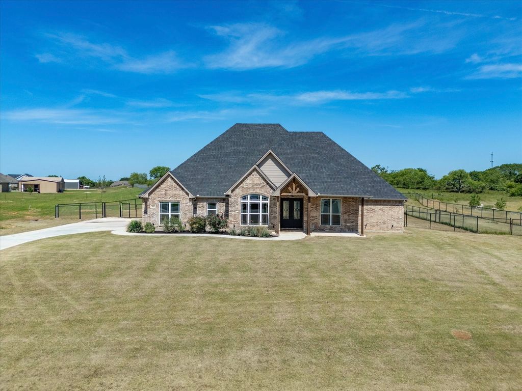 105 Carls Court, Boyd, TX 76023