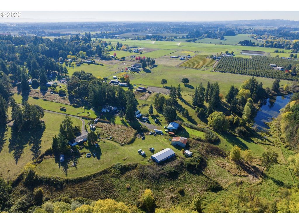 Image 11 of property listing at 4751 Ne HENRY CREEK Rd, Dayton, OR 97114
