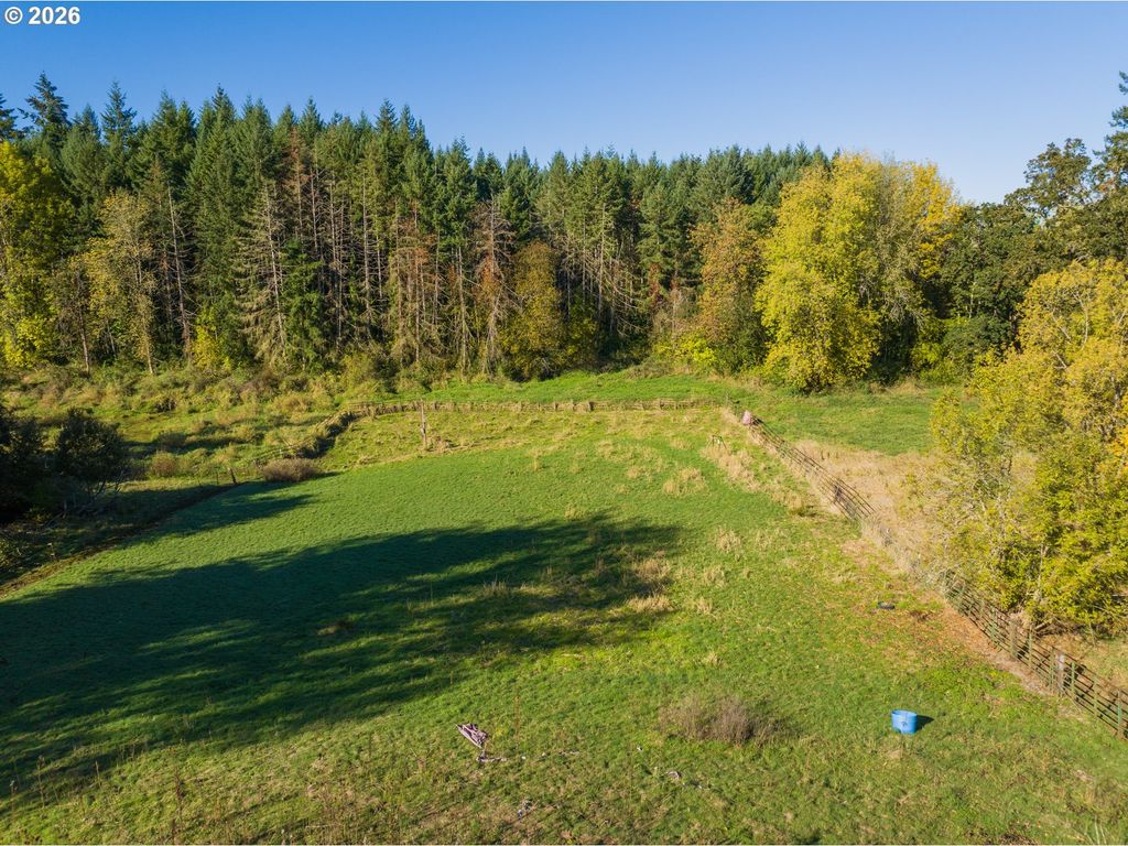 Image 12 of property listing at 4751 Ne HENRY CREEK Rd, Dayton, OR 97114