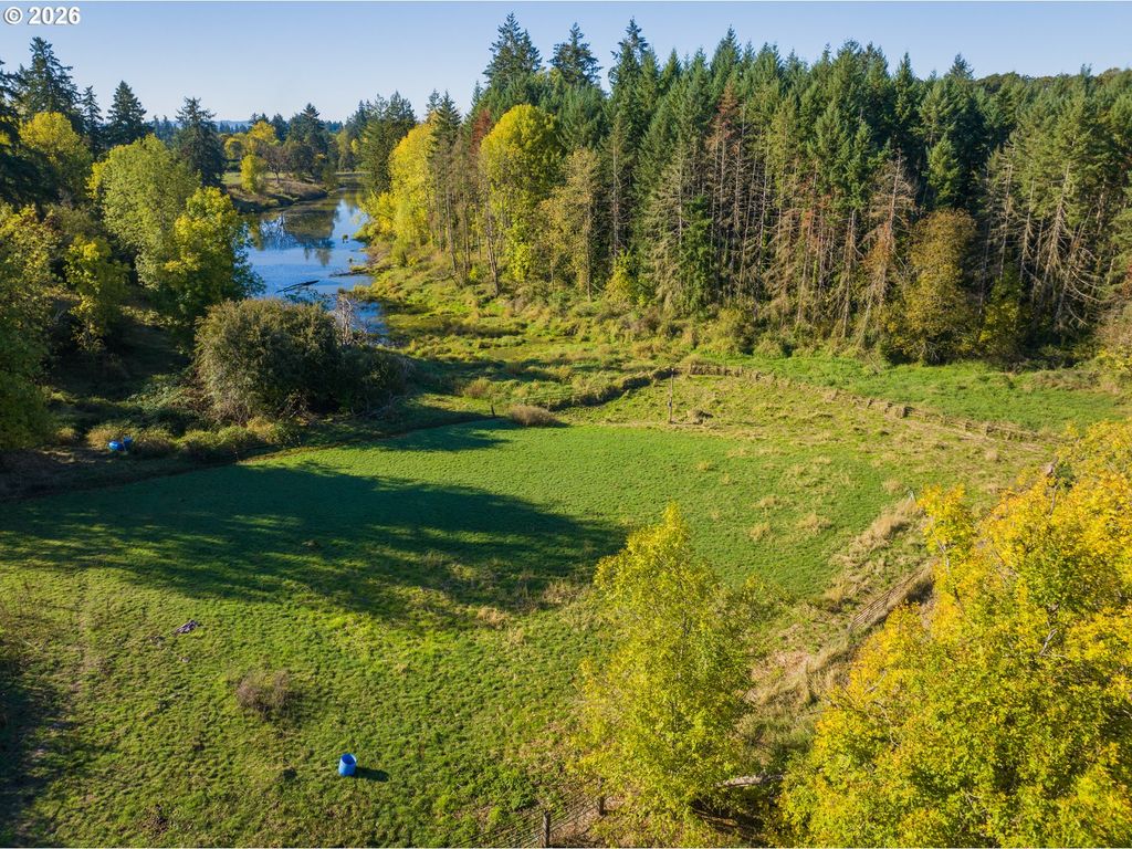 Image 13 of property listing at 4751 Ne HENRY CREEK Rd, Dayton, OR 97114
