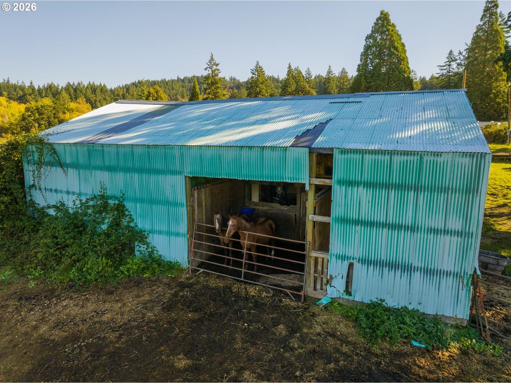 Image 14 of property listing at 4751 Ne HENRY CREEK Rd, Dayton, OR 97114