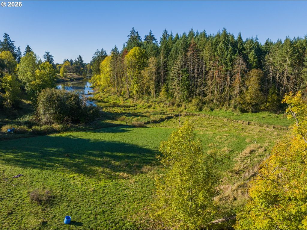 Image 16 of property listing at 4751 Ne HENRY CREEK Rd, Dayton, OR 97114