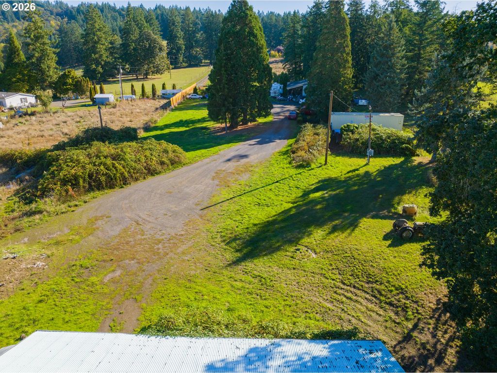 Image 17 of property listing at 4751 Ne HENRY CREEK Rd, Dayton, OR 97114