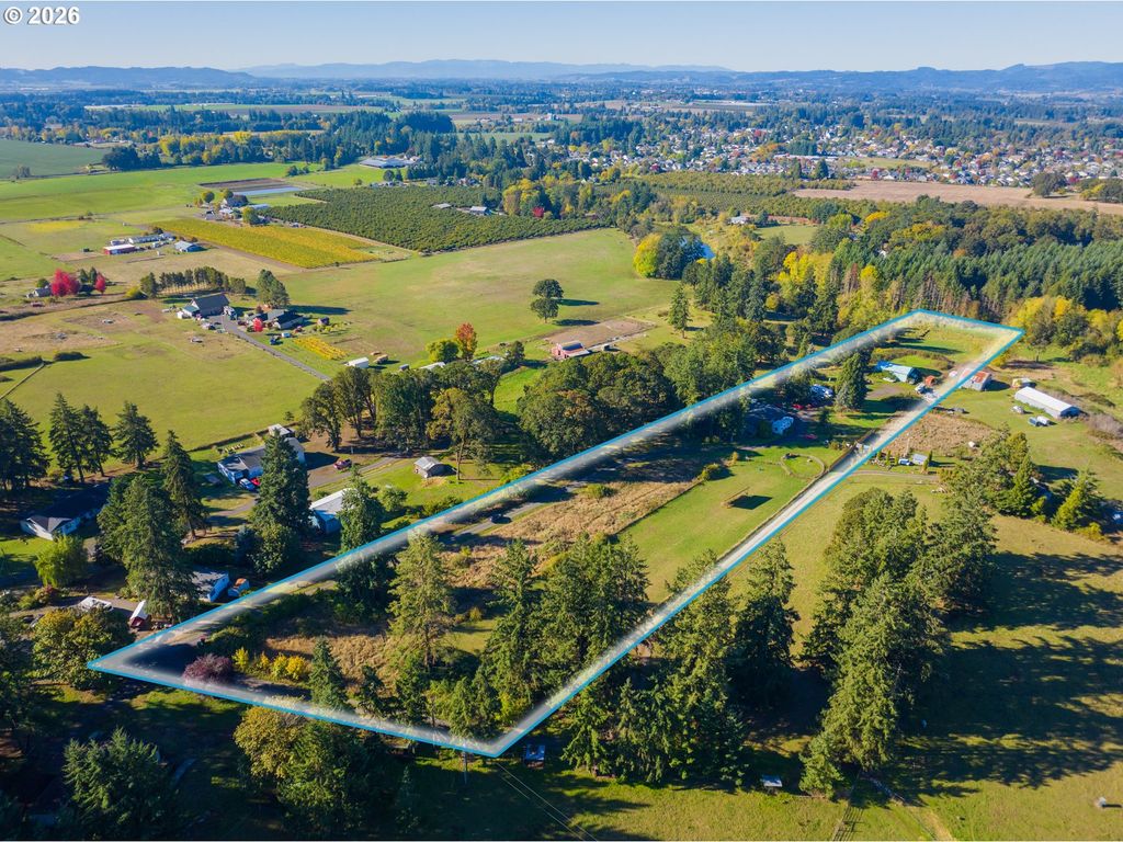 Image 2 of property listing at 4751 Ne HENRY CREEK Rd, Dayton, OR 97114