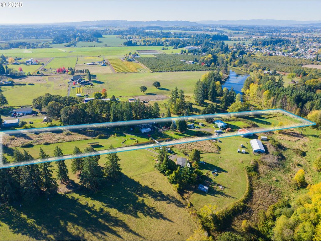 Image 20 of property listing at 4751 Ne HENRY CREEK Rd, Dayton, OR 97114